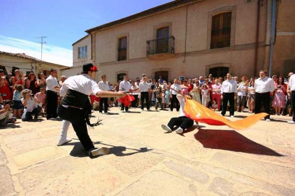 Baile de la bandera en Hinojosa de Duero
