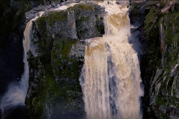 Imagen del video spot Salamanca Emociones: Toro, agua, piedra, mantel